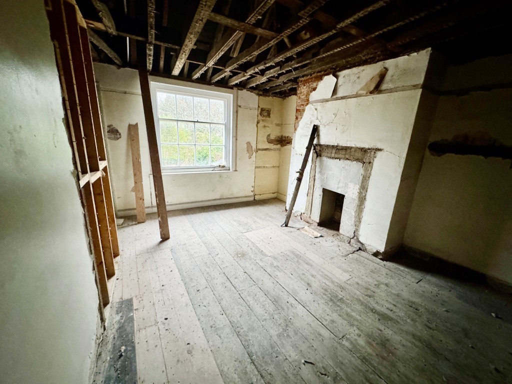 Lot: 60 - DOUBLE FRONTED PERIOD BUILDING IN CITY LOCATION - First floor room 3